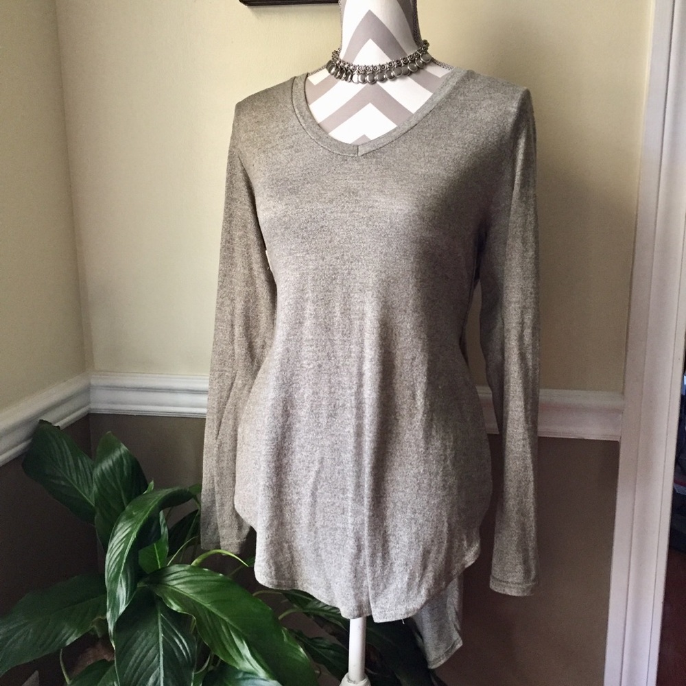 🍁Green long sleeve split side top